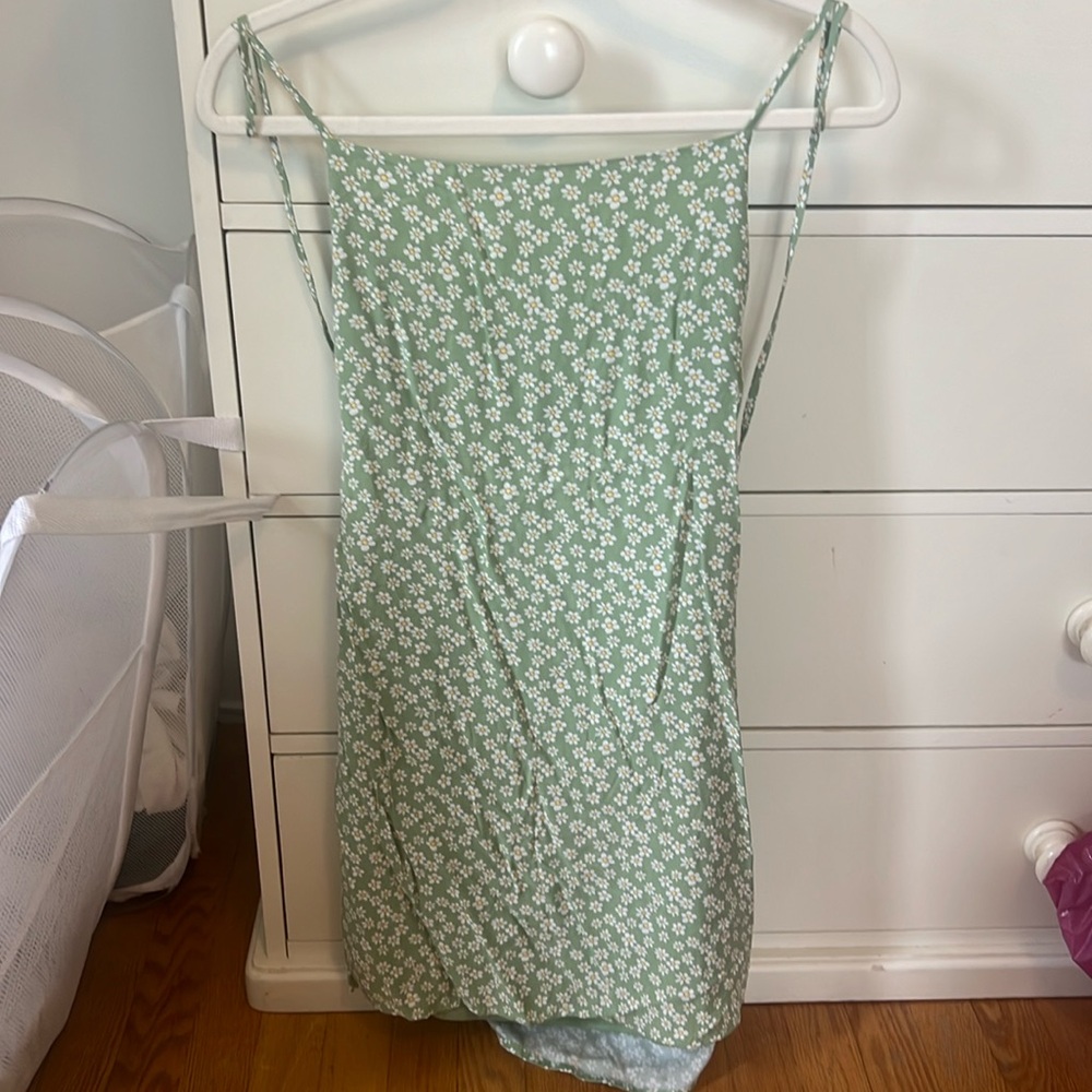Pacsun Green daisy mini dress. Size M. Strap tie back.